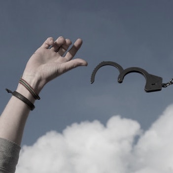 22. ZNIČENIE DEDIČSTVA RODINNÝCH HRIECHOV